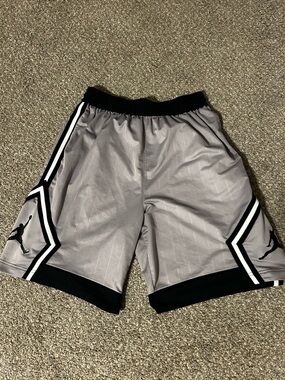 Air Jordan Basketball Shorts Men’s Large Gray Jumpman Athletic Gym Nike